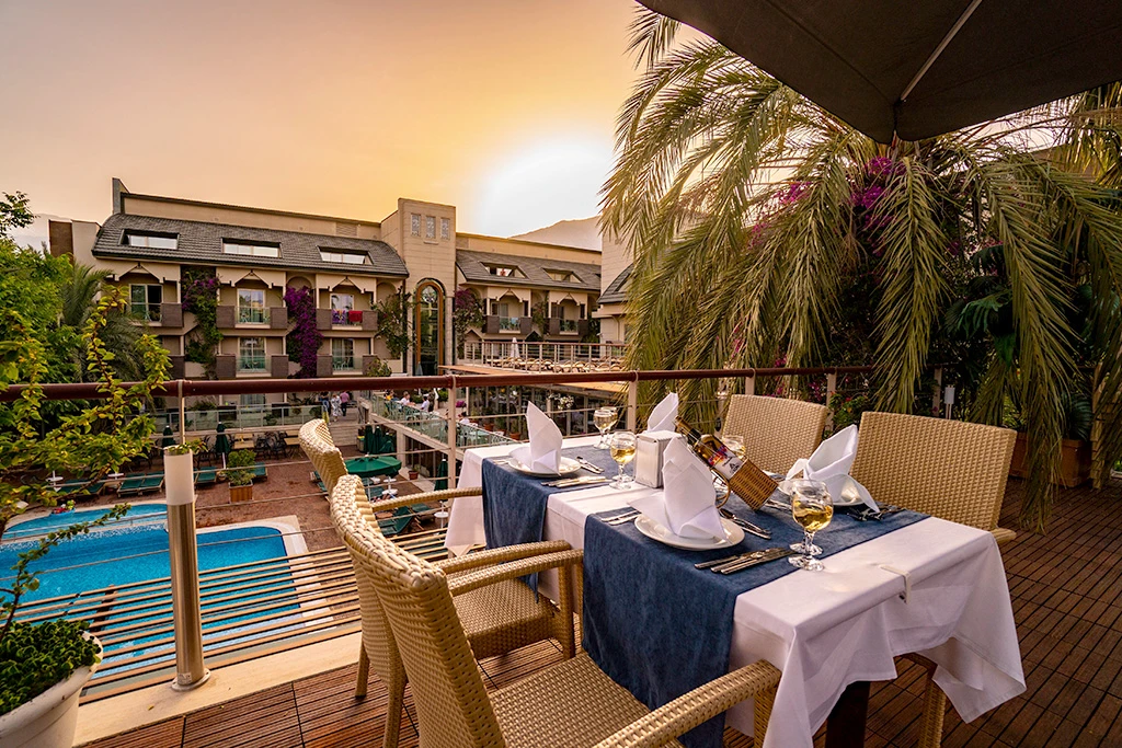 Hôtel Ambassador Plaza - À table, sans compter