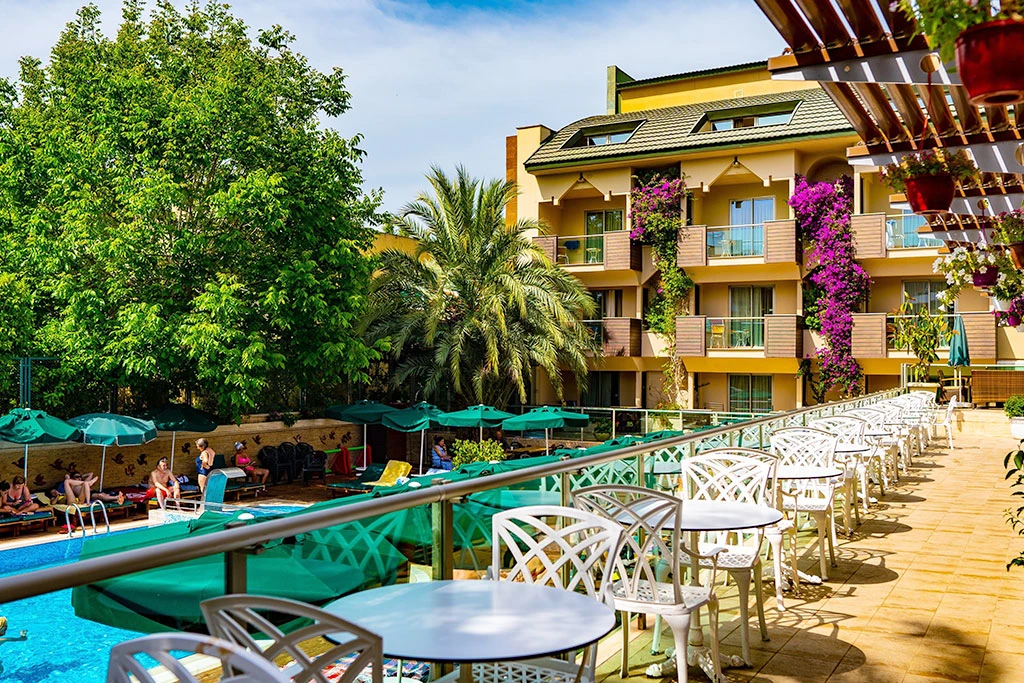 Hôtel Ambassador Plaza - La journée au fil de l'eau