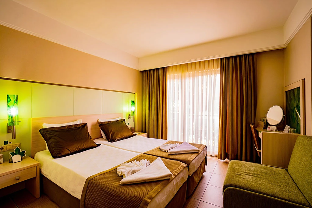 Hôtel Ambassador Plaza - Le soir, l'ambiance monte