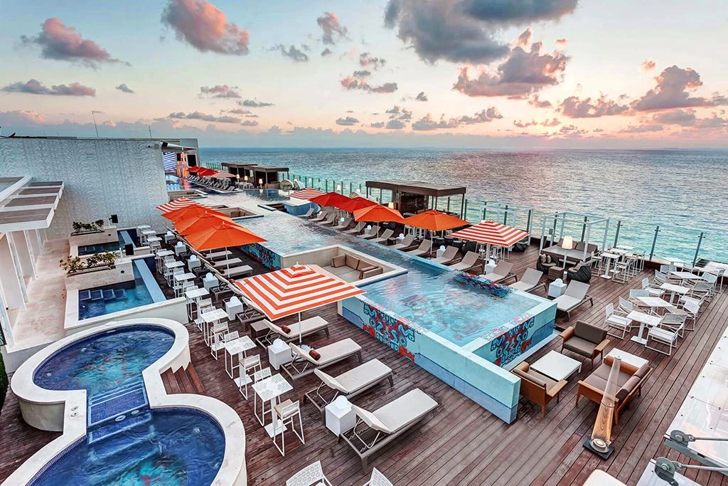 Hôtel Royalton CHIC Cancun 5* An Autograph Collection All-Inclusive Resort Adult Only +18 - À table, sans compter