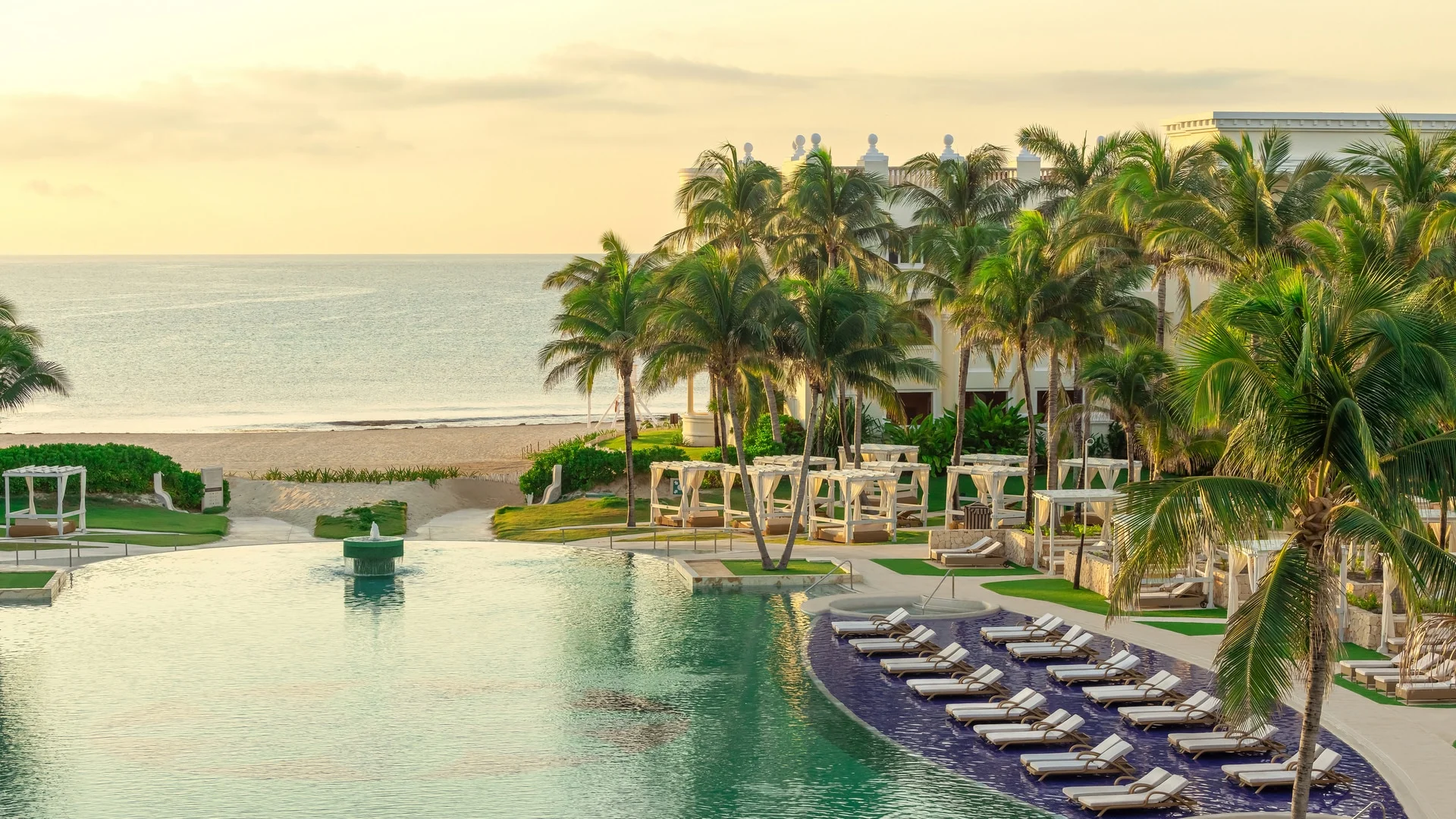 JOIA Paraíso by Iberostar - Le soir, l'ambiance monte